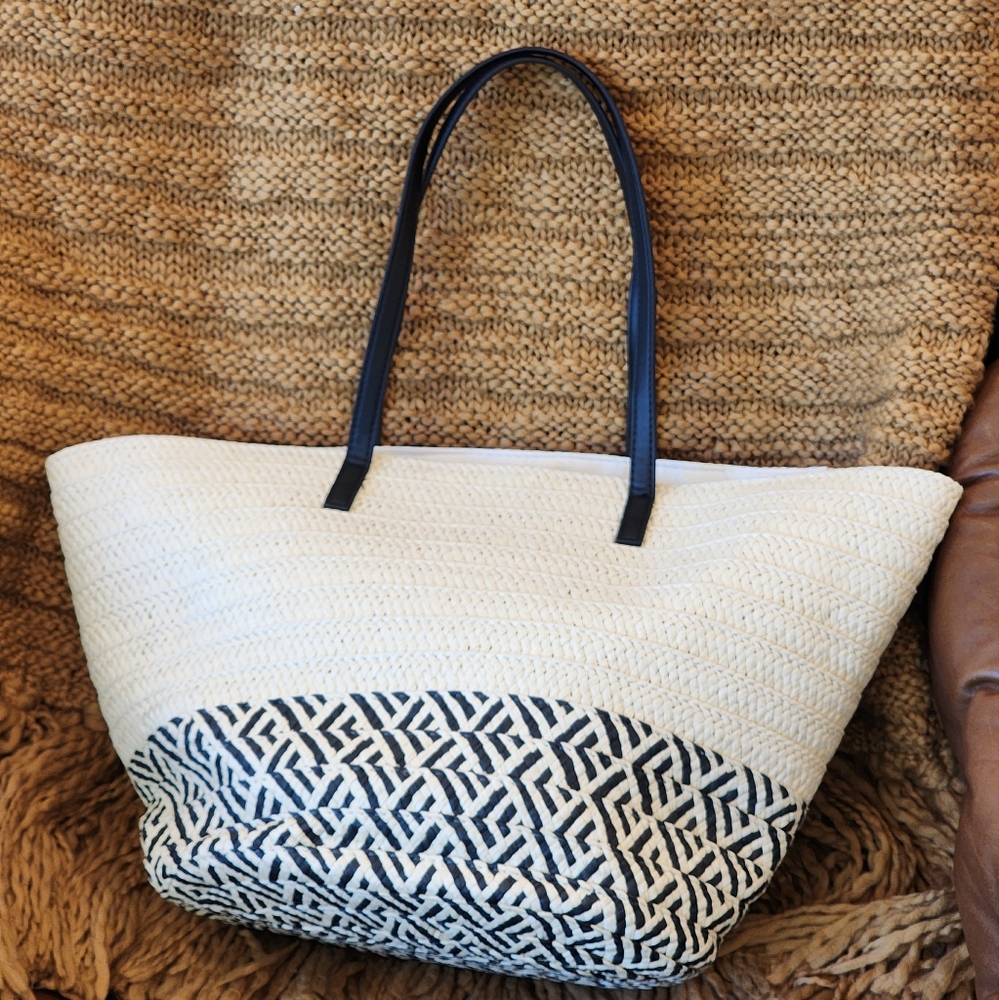 AR New York Woven Women's Large Straw Beach Tote Bag with Black Handles - Picture 2 of 10